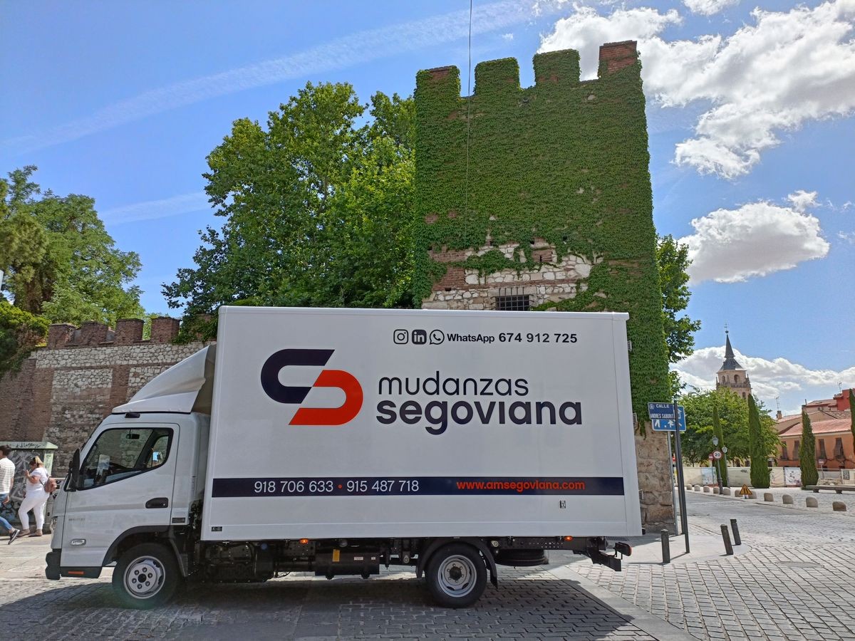 Camión de mudanzas en Alcalá de Henares